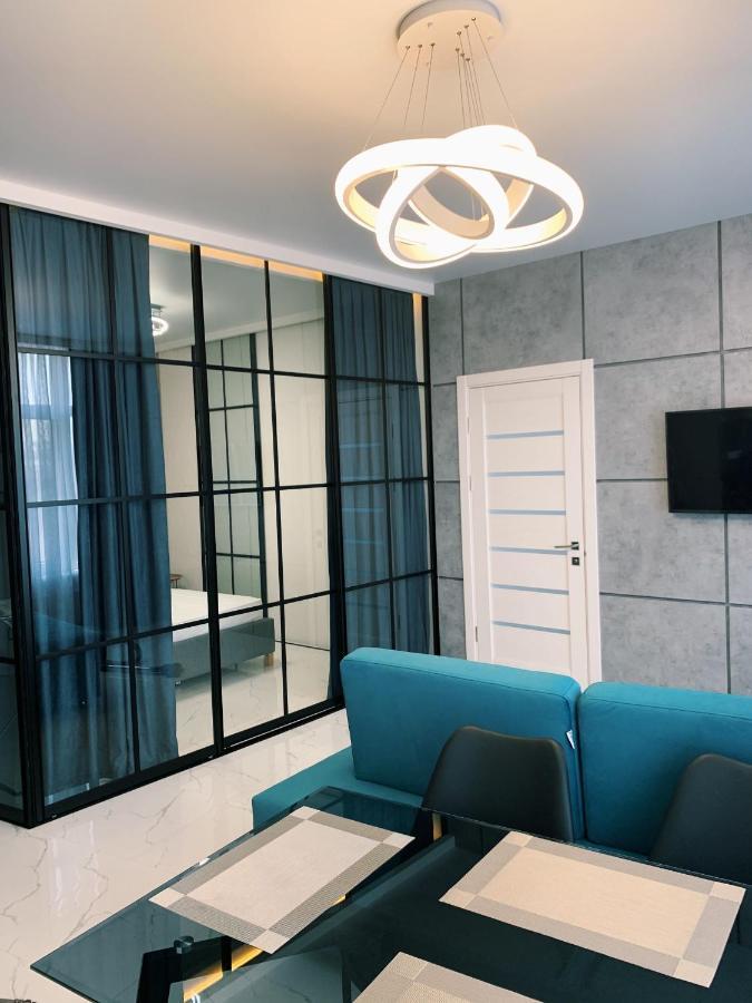 Sunny Apartment 5 Odessa Eksteriør billede